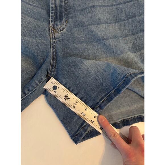 Dear John Classic 90's Medium Wash Distressed Mid-Rise Stretch Denim Shorts 31 - Picture 3 of 9